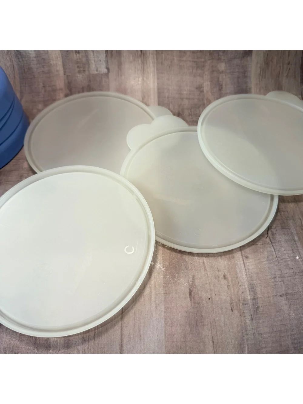 Set of 4 Tupperware Bowls w/ Lids 2415B-4 Blue w/ White Lids Cereal Bowl 6